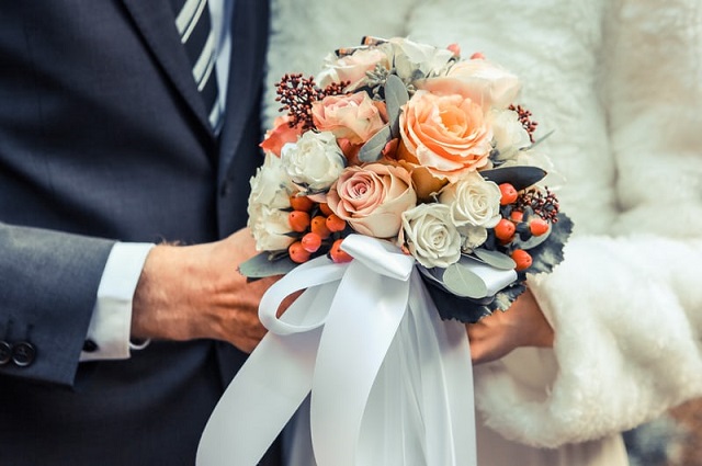 What Is a Universal Wedding Registry?, a couple holding a wedding bouquet.