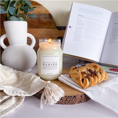 Farmhouse Maple & Pecan Danish Candle
 – Gift Box By Simona