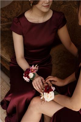 Wrist Corsages in Romantic Marsala – Lings Moment