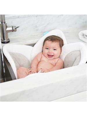 1pc Baby Petal-shaped Sponge Nordic Style Waterproof Bath Mat For Bath Time Use