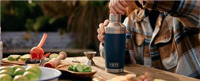YETI Rambler Cocktail Shaker, Stainless Steel, Vacuum Insulated, Cape Taupe, 20 oz (591 ml) : Amazon.co.uk: Home & Kitchen