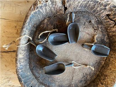 cast iron scoops – Baileys
