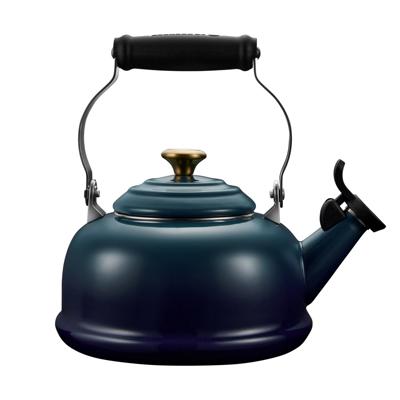 Le Creuset - 1.6L Agave Classic Whistling Kettle — Consiglios Kitchenware