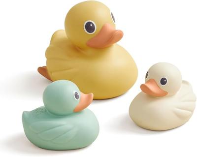 Amazon.com: Itzy Ritzy Ducky Family – 3-Piece Floating Bath Toy Set with Watertight Design – Soft, Squeezable Ducks Designed for Ages 6 Months and Up