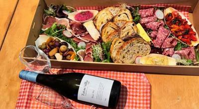 Darwin Waterfront Gourmet Picnic Pack with Wine - For 2