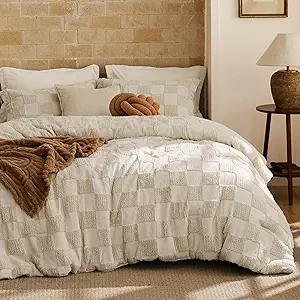 Amazon.com: Bedsure Queen Size Comforter Set Beige, Boho Tufted Bed Set, Checkered Farmhouse Shabby Chic Bedding, 3 Pieces, 1 Plaid Geometric Comforte