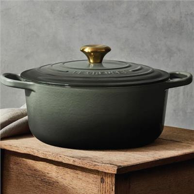 Signature Round Dutch Oven
