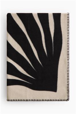 Red/Light pink Patterned fleece blanket at H&M Home | H&M GB