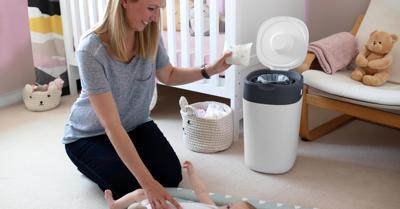 Nuby Newborn Baby Bottle Cleaning Brush – Dual Bottle and Teat Cleaning Brush with Silicone Bristles and Hygienic Draining Stand (White) : Amazon.co.u