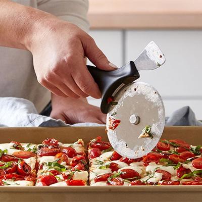 Pizza & Crust Cutter - Shop | Pampered Chef Canada Site