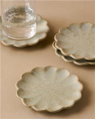 Scalloped Edge Stoneware Coaster Set – Magnolia
