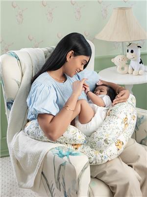 Feeding Pillow Cradle - Little leo – The Baby Trunk
