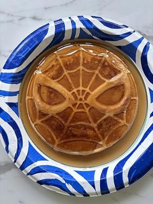 Amazon.com: Uncanny Brands Marvel Spiderman Waffle Maker -Spideys Mask on Your Waffles- Waffle Iron: Home & Kitchen