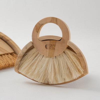 Kayu & Co Wooden Dustpan & Brush | Plastic-Free Cleaning - Go For Zero