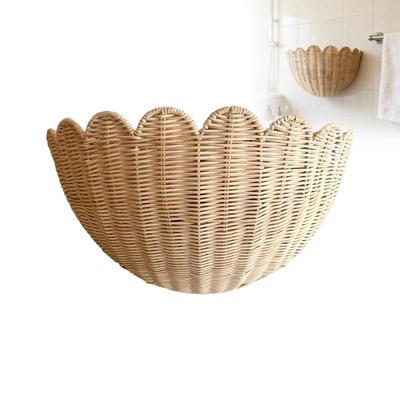 WUSUOWEI Hand Woven Hanging Wicker WallBaskets Scalloped Wicker WallBasket Hanging Woven Rattan Wall Basketfor Flowers Front Door Bathroom Storage Hom